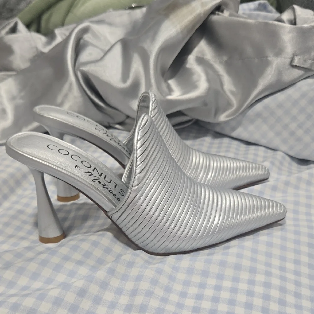 Coconuts by Matisse Metallic Silver Mules - Picture 3 of 4